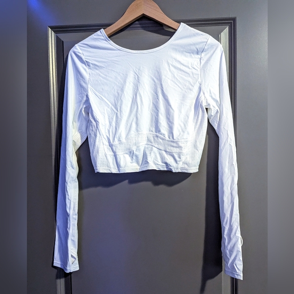 ⭐*New w/o Tags!* BuffBunny Storm Reversible Top in White - Not Available Online! - Picture 2 of 8